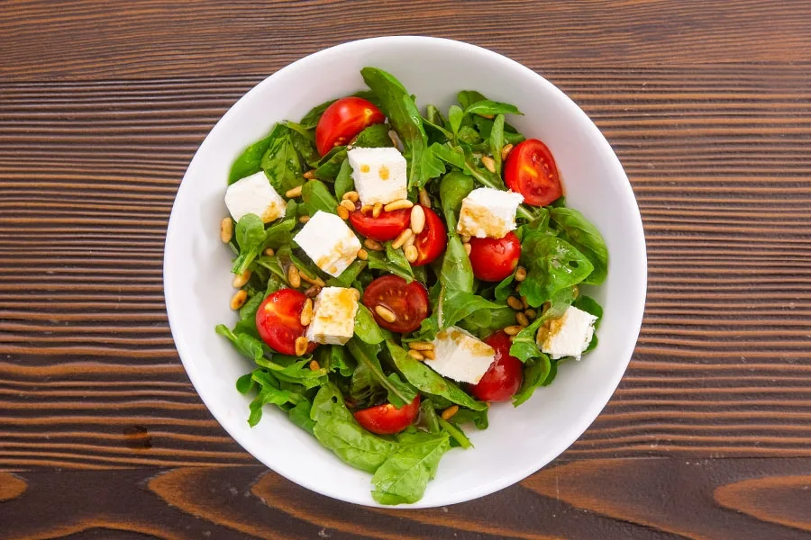 ROKA DOMATES PEYNİR SALATA